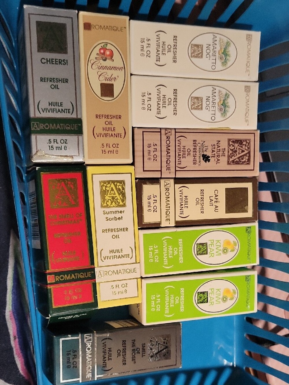 11 Assorted Refresher Oils - Blue - Picture 2 of 3